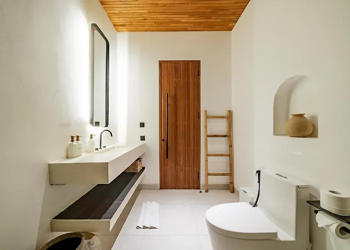 Casa Petak 8 - Tropical Haven Stylish 3br With Pool In Pererenan ヴィラ *