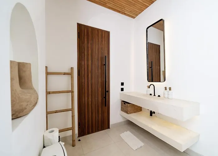 Casa Petak 8 - Tropical Haven Stylish 3br With Pool In Pererenan チャングー
