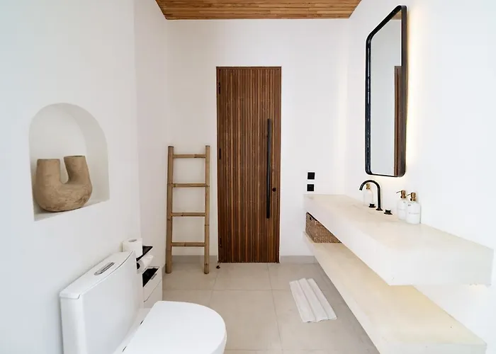 Casa Petak 8 - Tropical Haven Stylish 3br With Pool In Pererenan