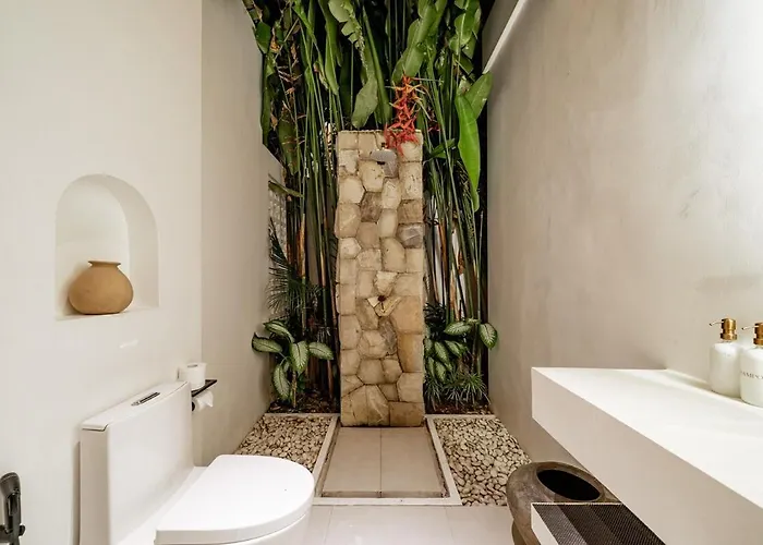 Casa Petak 8 - Tropical Haven Stylish 3br With Pool In Pererenan