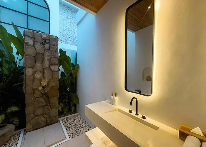 Casa Petak 8 - Tropical Haven Stylish 3br With Pool In Pererenan Canggu (Bali)
