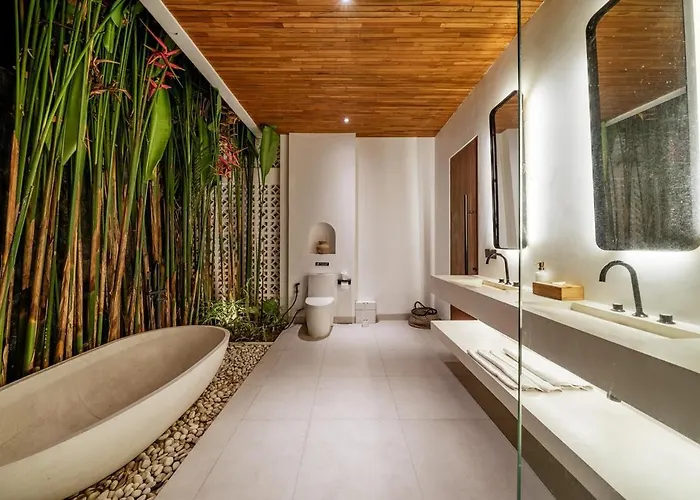 Casa Petak 8 - Tropical Haven Stylish 3br With Pool In Pererenan *