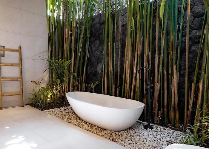 ヴィラ Casa Petak 8 - Tropical Haven Stylish 3br With Pool In Pererenan チャングー