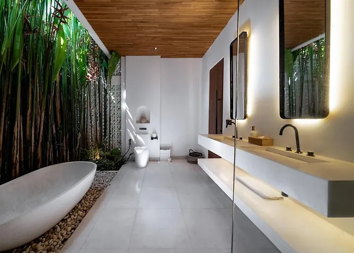 Casa Petak 8 - Tropical Haven Stylish 3br With Pool In Pererenan