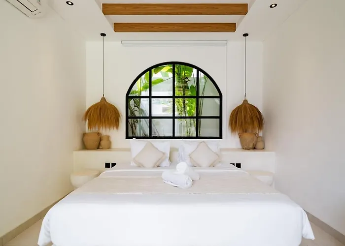 Casa Petak 8 - Tropical Haven Stylish 3br With Pool In Pererenan ヴィラ チャングー