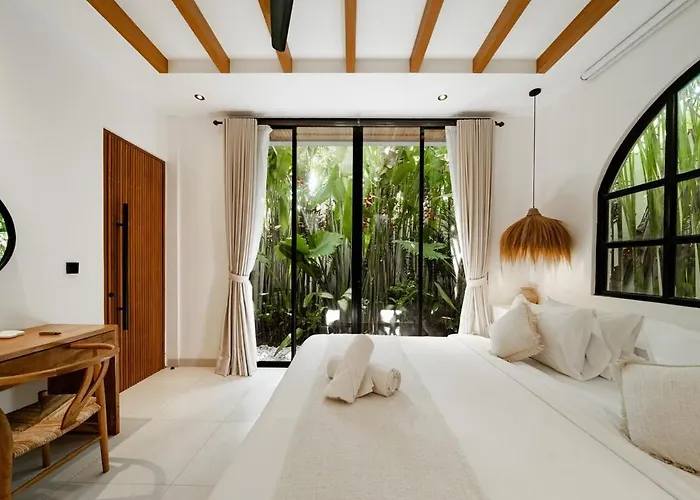 Casa Petak 8 - Tropical Haven Stylish 3br With Pool In Pererenan