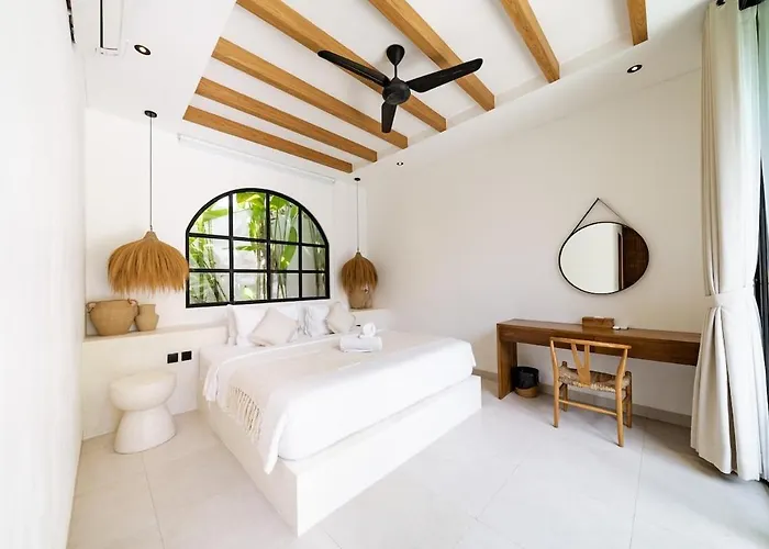 Casa Petak 8 - Tropical Haven Stylish 3br With Pool In Pererenan *