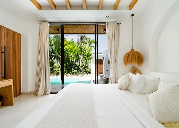 Villa Casa Petak 8 - Tropical Haven Stylish 3br With Pool In Pererenan