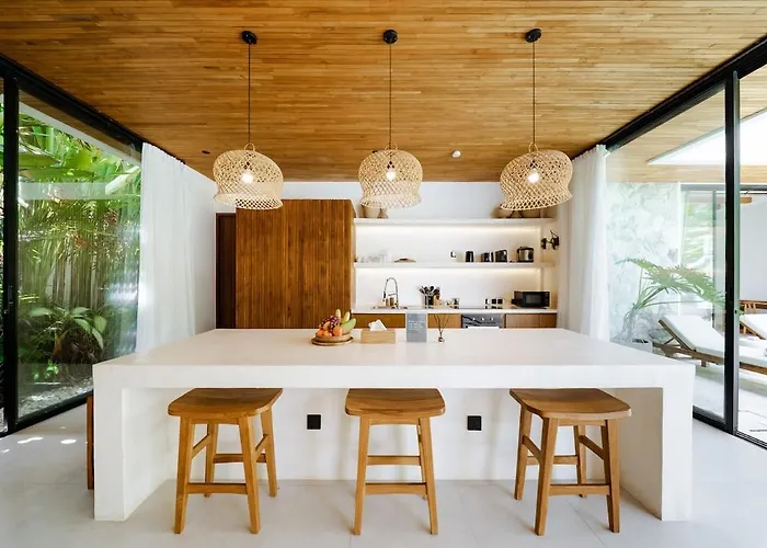 Casa Petak 8 - Tropical Haven Stylish 3br With Pool In Pererenan ヴィラ